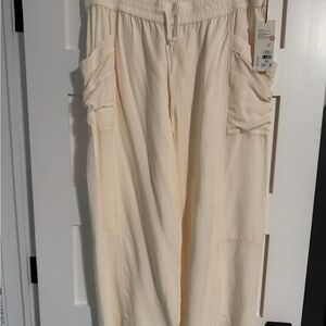 CALIA by Carrie Underwood Light Cream Cropped Pants